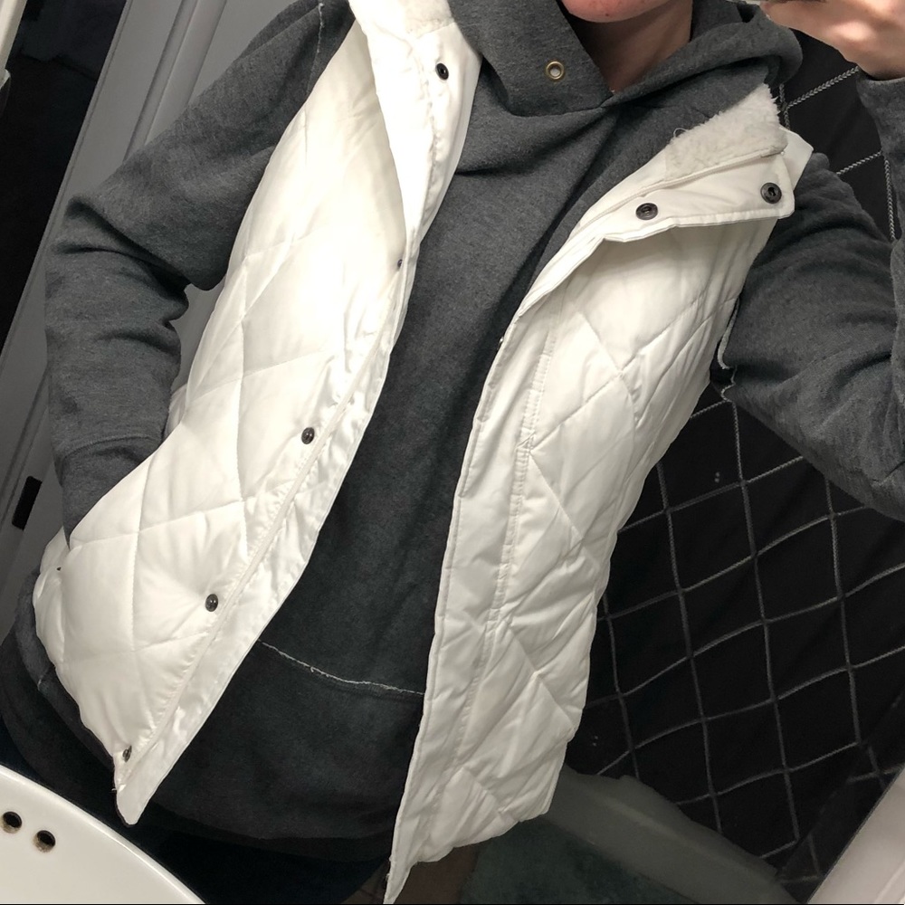 WHITE VEST